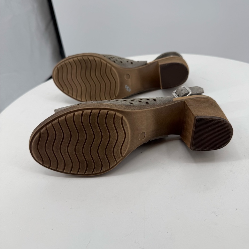 Sophia Milano Italy Grey Suede Perforated Slingback Block Heel Size Est 6-7 - Picture 8 of 13